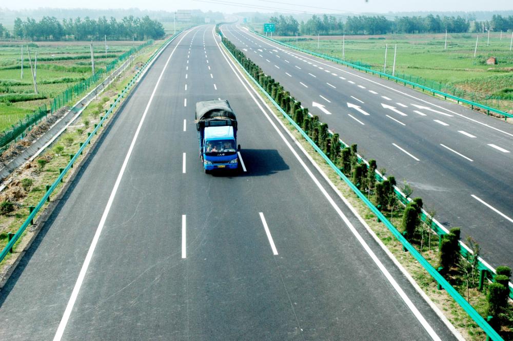 公司瀝青產品用于京滬高速蒙陰段